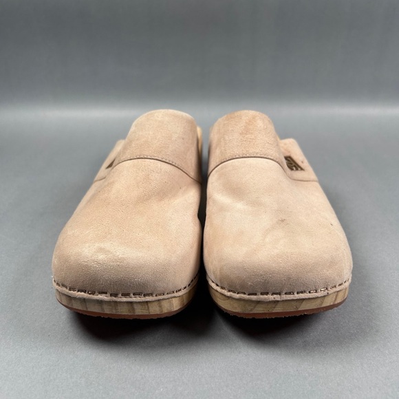 CHANEL Light Beige Suede Clogs LIKE NEW - Picture 5 of 7